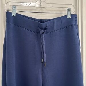 SPANX AirEssentials wide leg pant. Faded Indigo NWT size L